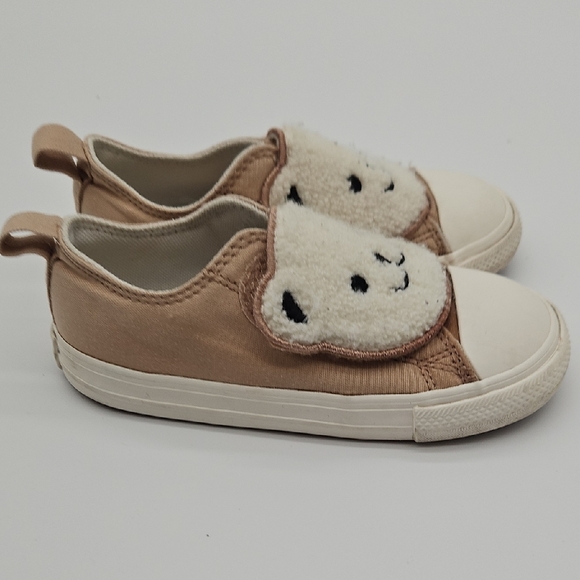 Adorable Sherpa Bear Face Kids Sneakers in Tan and White Velcro - Picture 6 of 15